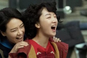 周冬雨15年蜕变：从谋女郎到三金影后，颜值争议背后藏着什么？