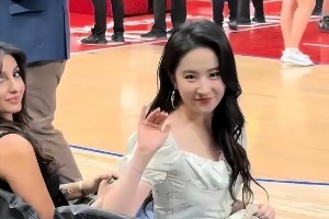 刘亦菲NBA观赛穿搭价值几十万，美貌引记者疯狂拍照