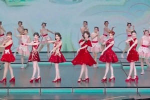 金晨春晚舞蹈惊艳全场，中国古典舞韵味十足