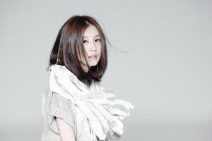 田曦薇大胆穿搭引热议：从甜美到时尚先锋的转变