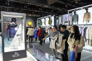 伯希和冲刺港股IPO：国产冲锋衣品牌如何逆袭