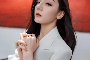 迪丽热巴白西装造型引爆热搜：职场女霸总风范