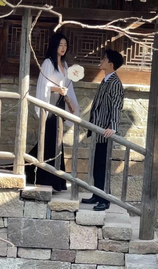 朱珠张晚意GQ同框