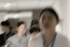 周也冷脸门事件：明星公众形象与娱乐圈浮躁风气