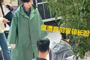赵丽颖带儿子郊游被拍，母子同框温馨有爱