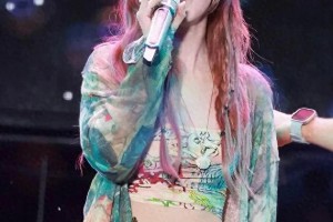 赵露思音乐节舞台惊艳全场？唱跳实力获于正点赞