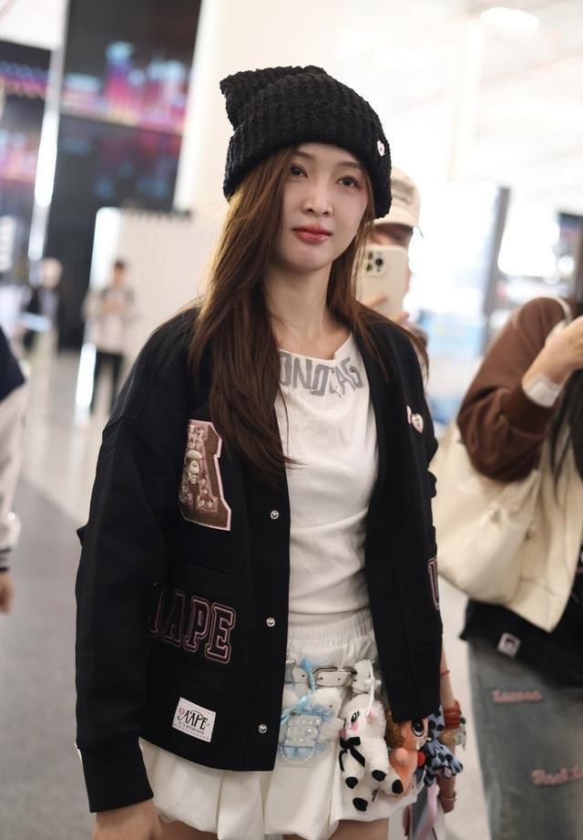 吴宣仪机场近照