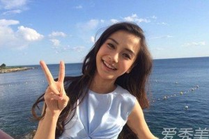 Angelababy深夜发文回应婚变传闻，粉丝对话引热议