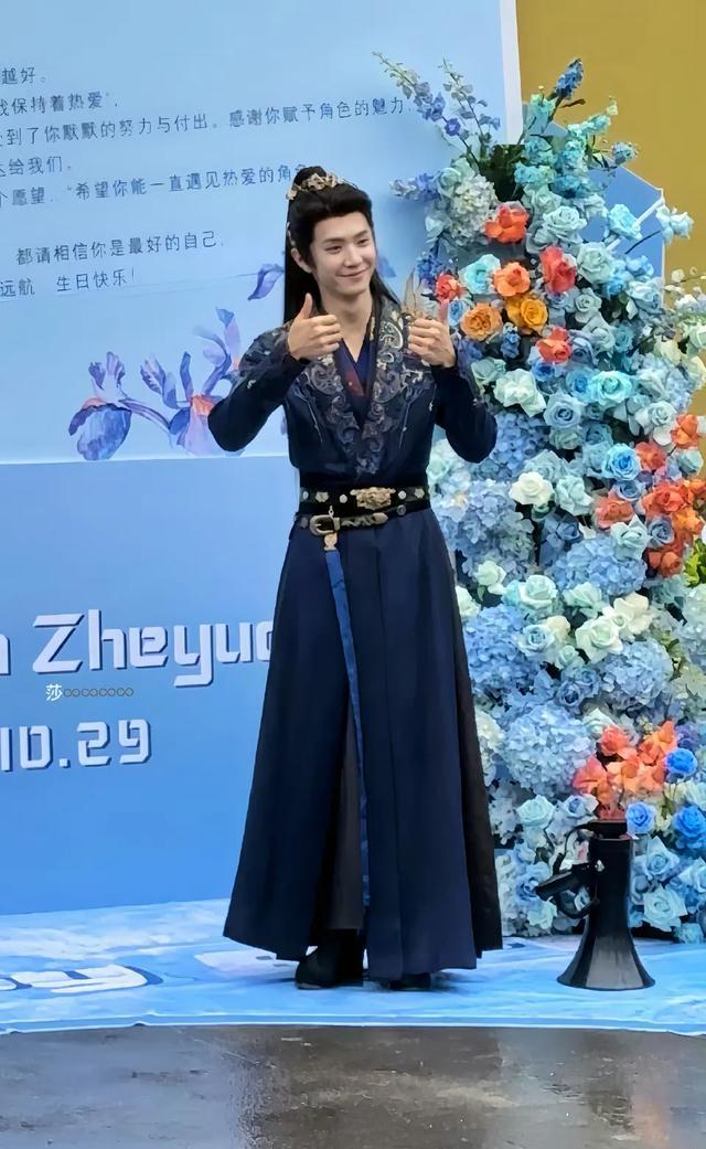 凤随歌与付一笑互动剧照